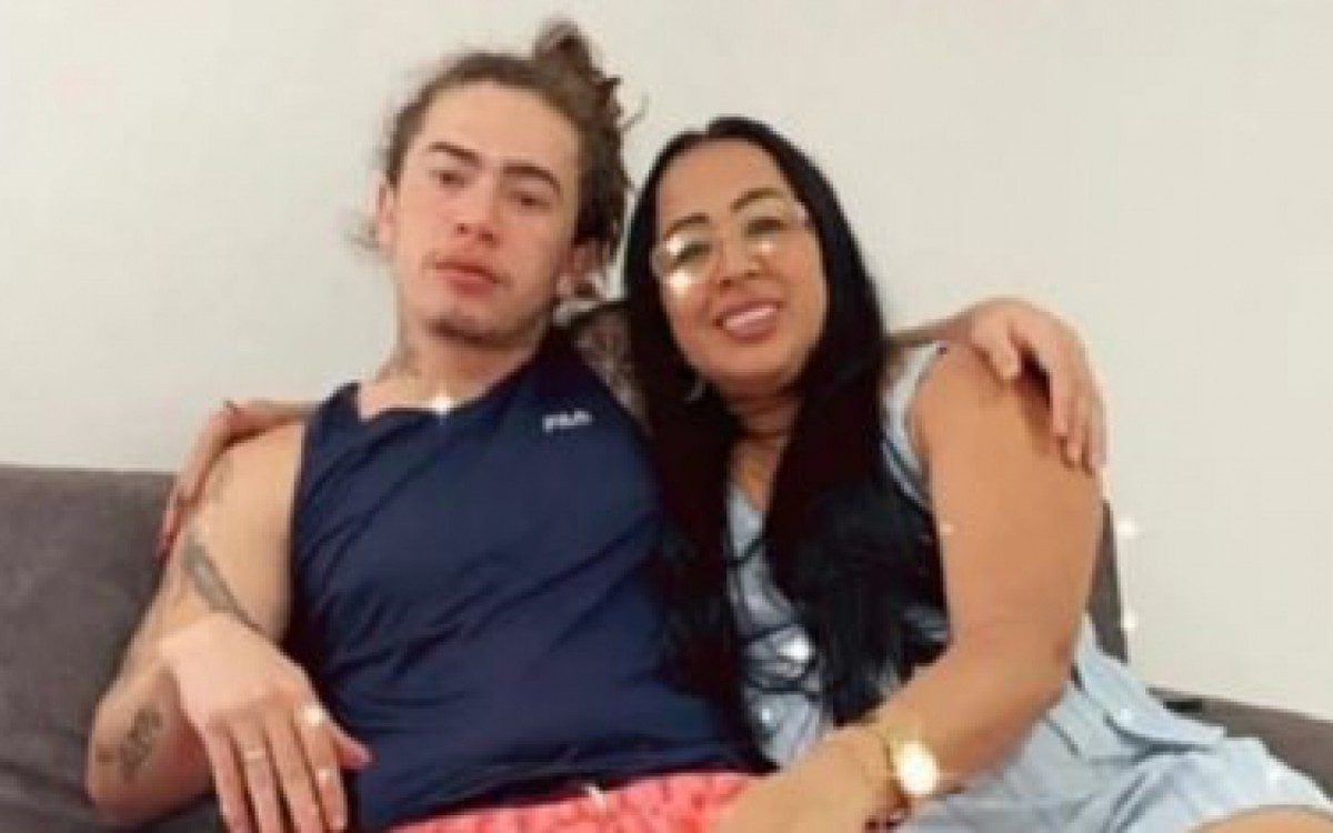 Whindersson Nunes posa com a mãe, Valdenice Nunes - Reprodução Internet