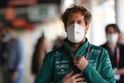 Vettel avisa que não correrá na Rússia em protesto contra invasão da Ucrânia