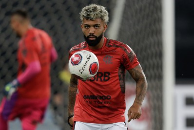 Orientação de Paulo Sousa surte efeito e Gabigol recebe elogios após atuação em clássico