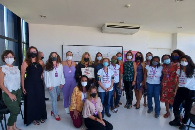 Cônsul americana participa de roda de conversa com alunas do Projeto