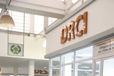 Mulher Melão presta queixa em delegacia após golpistas venderem conteúdo sexual se passando por ela