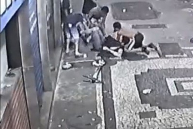 Vídeo mostra turista português sendo espancado e roubado em Copacabana