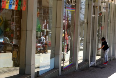 Comerciantes voltam a reabrir lojas na Rua Teresa, em Petrópolis