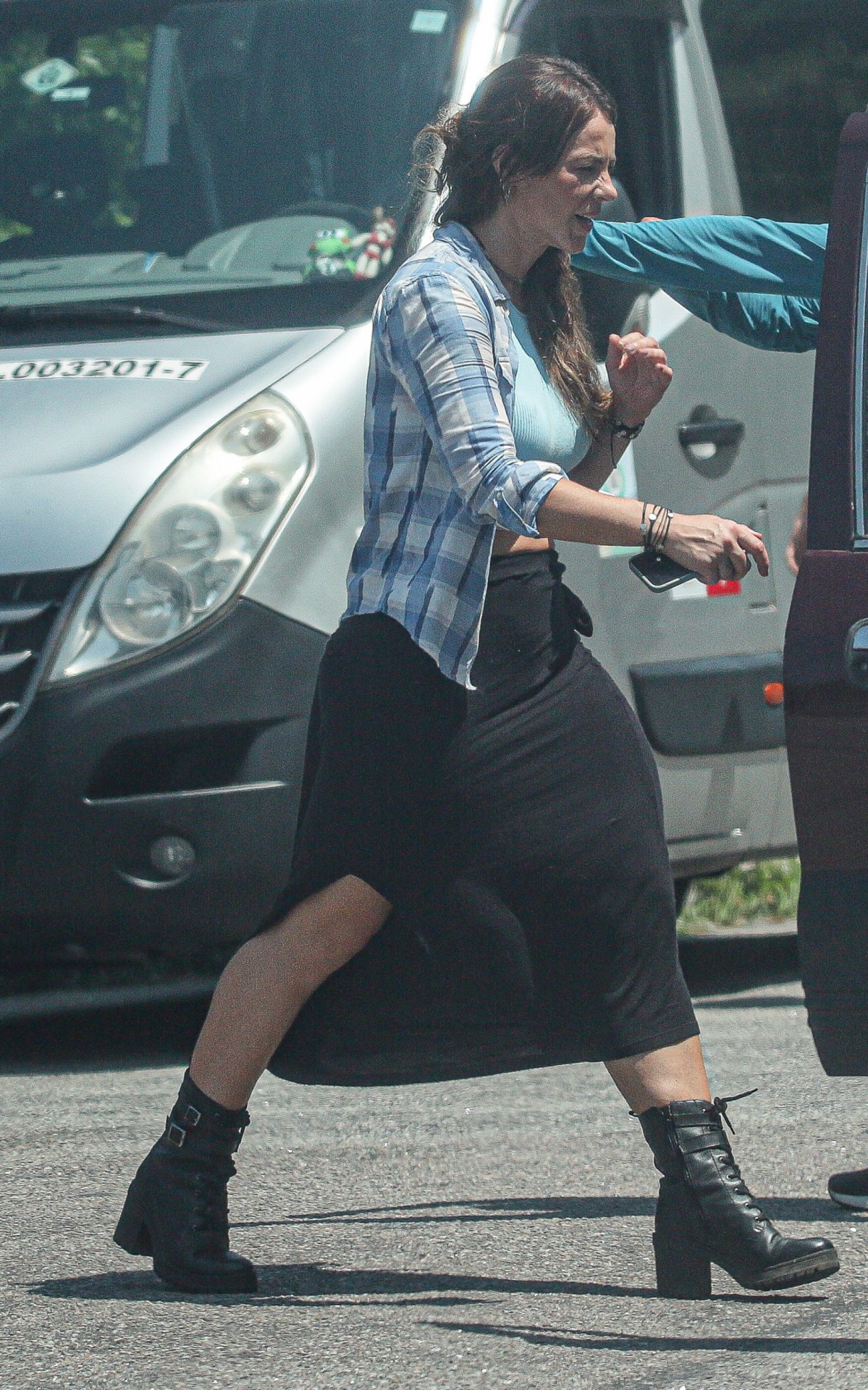 Paolla Oliveira grava cenas de novela na Zona Oeste do Rio