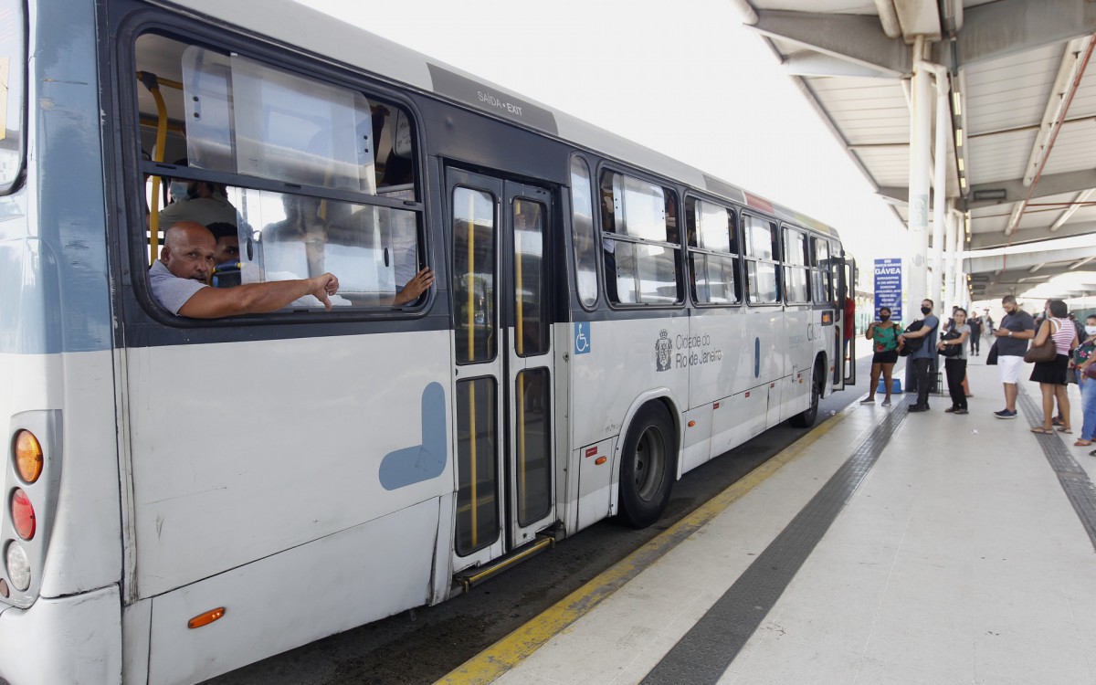 Geral - Funcionarios do BRT entram em greve. Na foto, Terminal Alvorada, zona oeste do Rio.