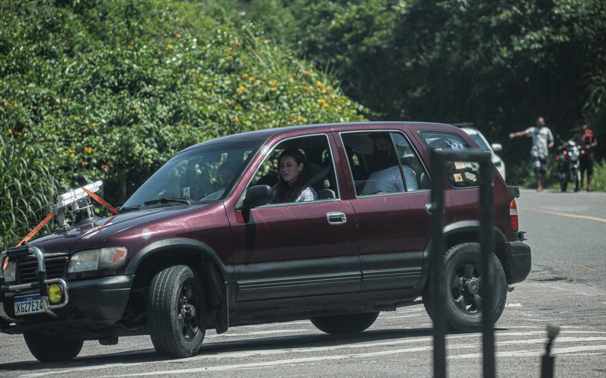 Paolla Oliveira grava cenas de novela na Zona Oeste do Rio