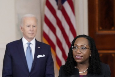 Biden indica a primeira juíza negra da história da Suprema Corte Americana, Ketanji Brown Jackson