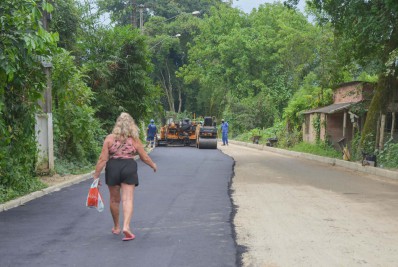 Parque Jardim Santo Antônio começa a ser pavimentado pela prefeitura