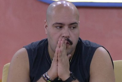Após desistir do 'BBB 22', Tiago Abravanel é removido do site do reality