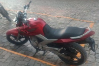 PM recupera moto furtada em Araruama