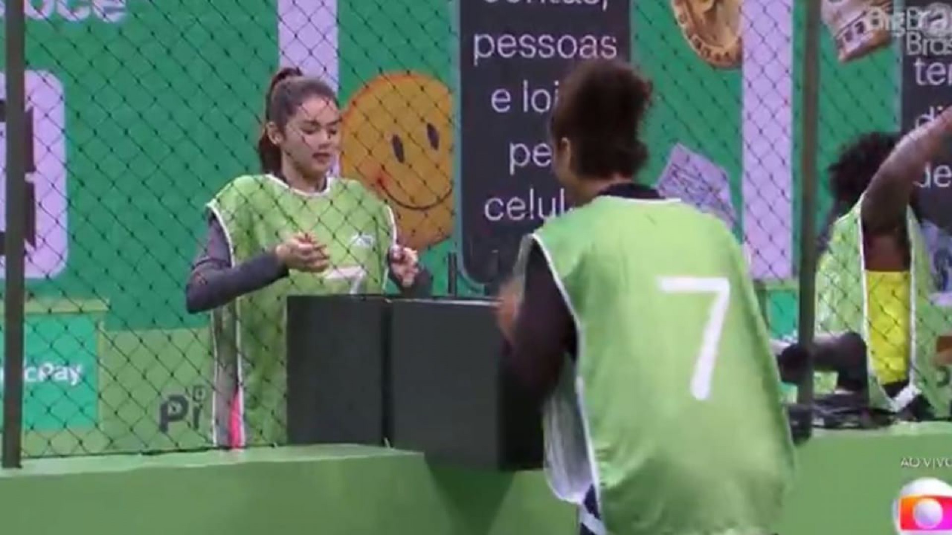 Linn e Eslovênia na prova do líder  - Reprodução/TVGlobo