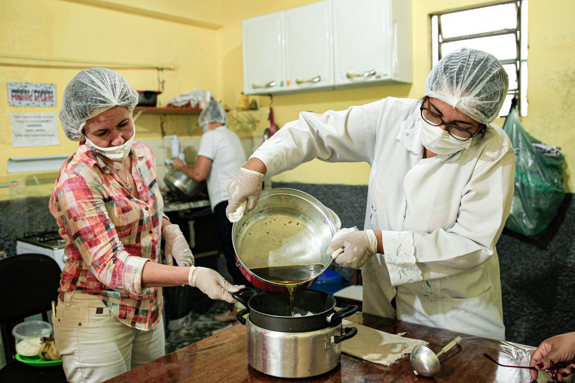 Plantas medicinais usadas na oficina foram cultivadas na horta da unidade de Saúde - Alice Kohler/ PMCM