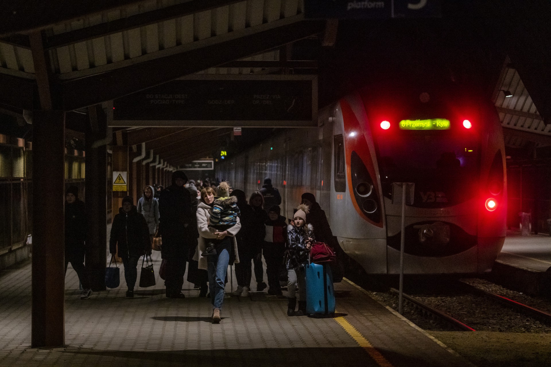 Polônia diz que 100 mil ucranianos chegaram ao país desde ataque russo - AFP