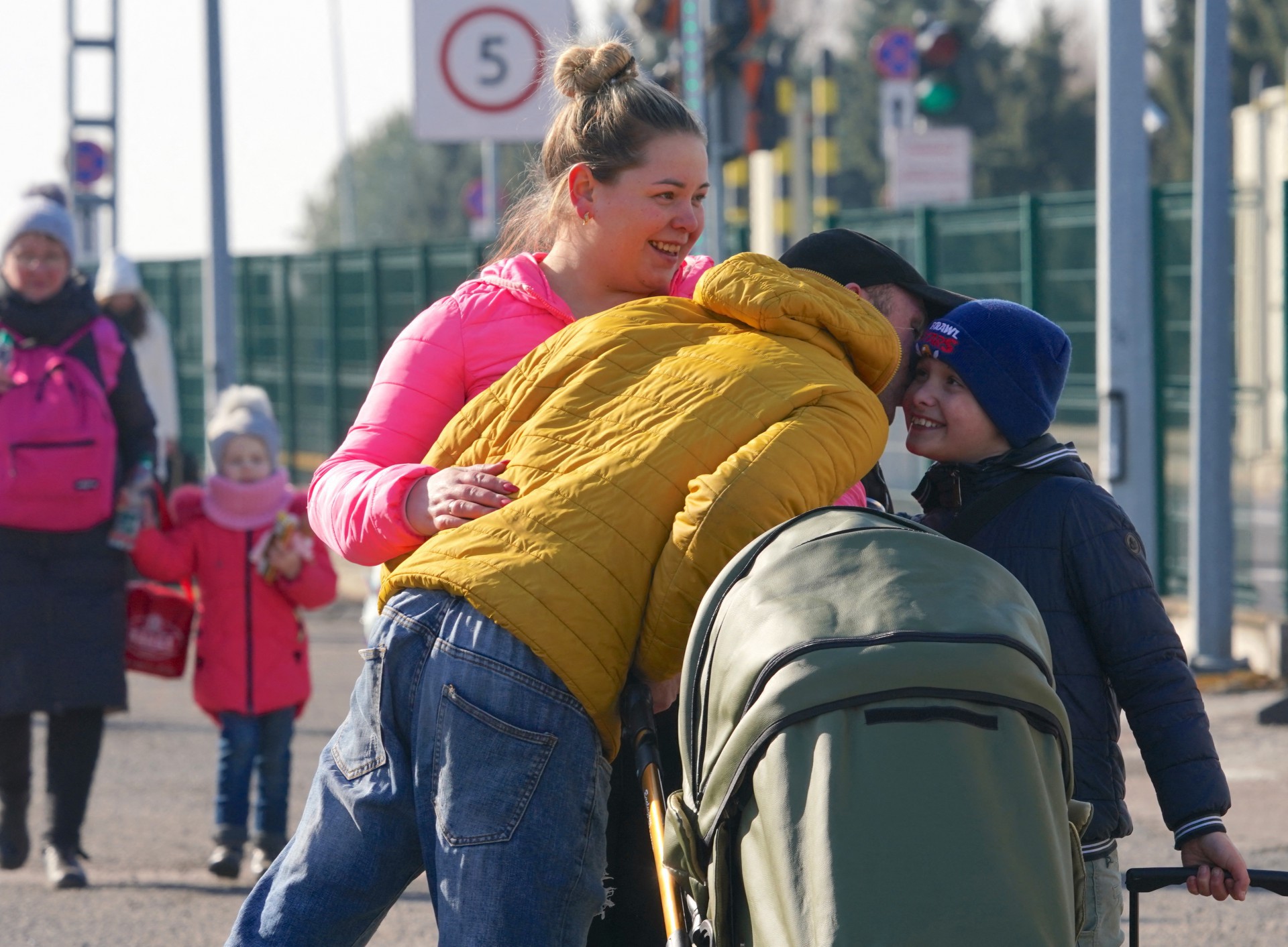 Polônia diz que 100 mil ucranianos chegaram ao país desde ataque russo - AFP