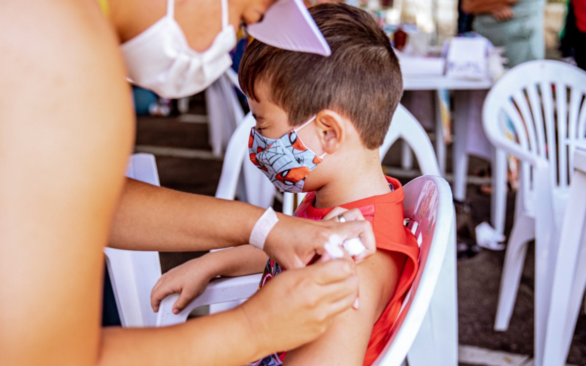A imuniza&ccedil;&atilde;o tem sido o caminho mais eficazes para frear a pandemia de coronav&iacute;rus