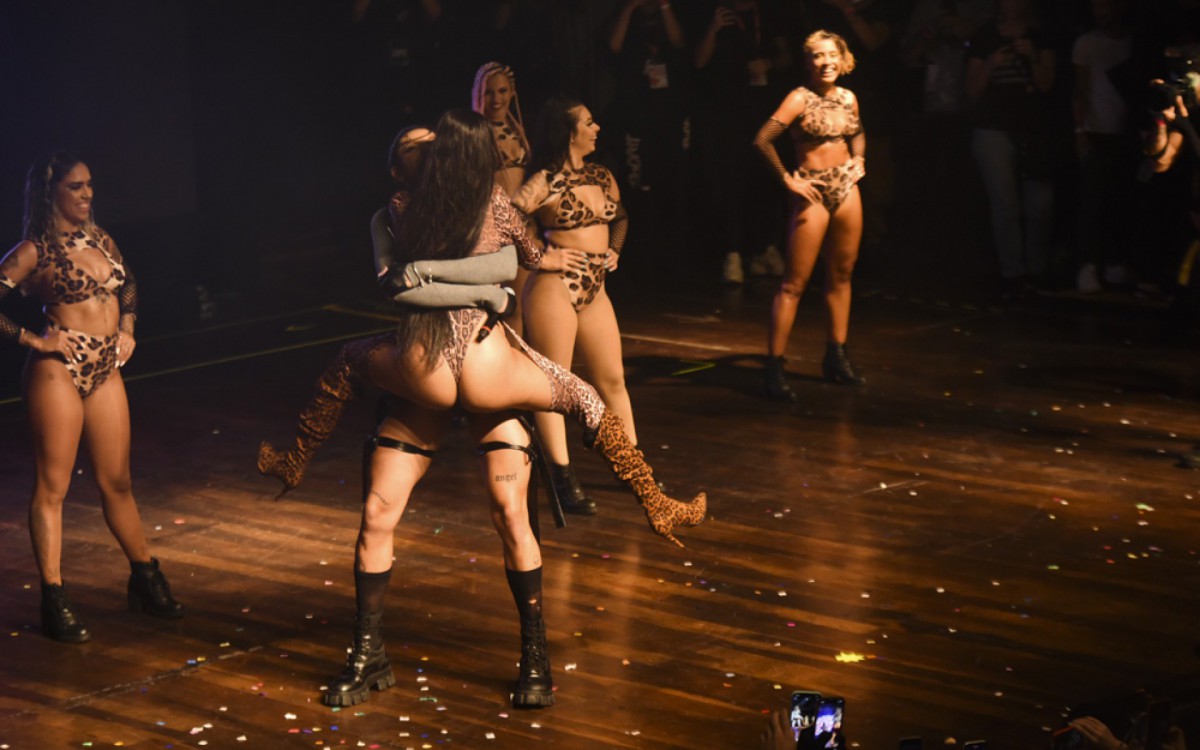 Pabllo Vittar faz participa&ccedil;&atilde;o especial no Bloco da Pocah