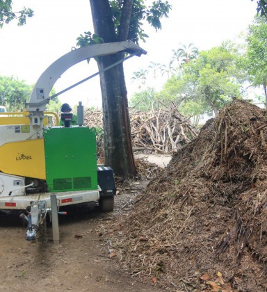 Maquin&aacute;rios realizam a limpeza de solo, abertura de valas de drenagem, escava&ccedil;&atilde;o de a&ccedil;ude. - Divulga&ccedil;&atilde;o