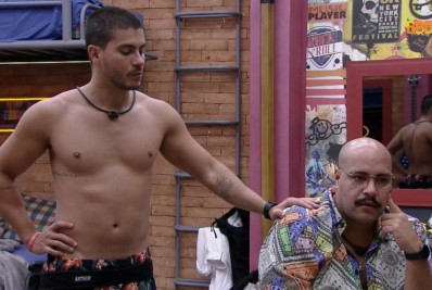 'BBB 22': Tiago Abravanel erra o pronome de Linn da Quebrada e atriz reage: 'O Brasil viu'