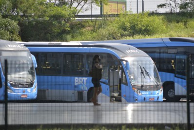 Motoristas do BRT decidem esperar julgamento sobre dissídio da classe em assembleia com sindicato