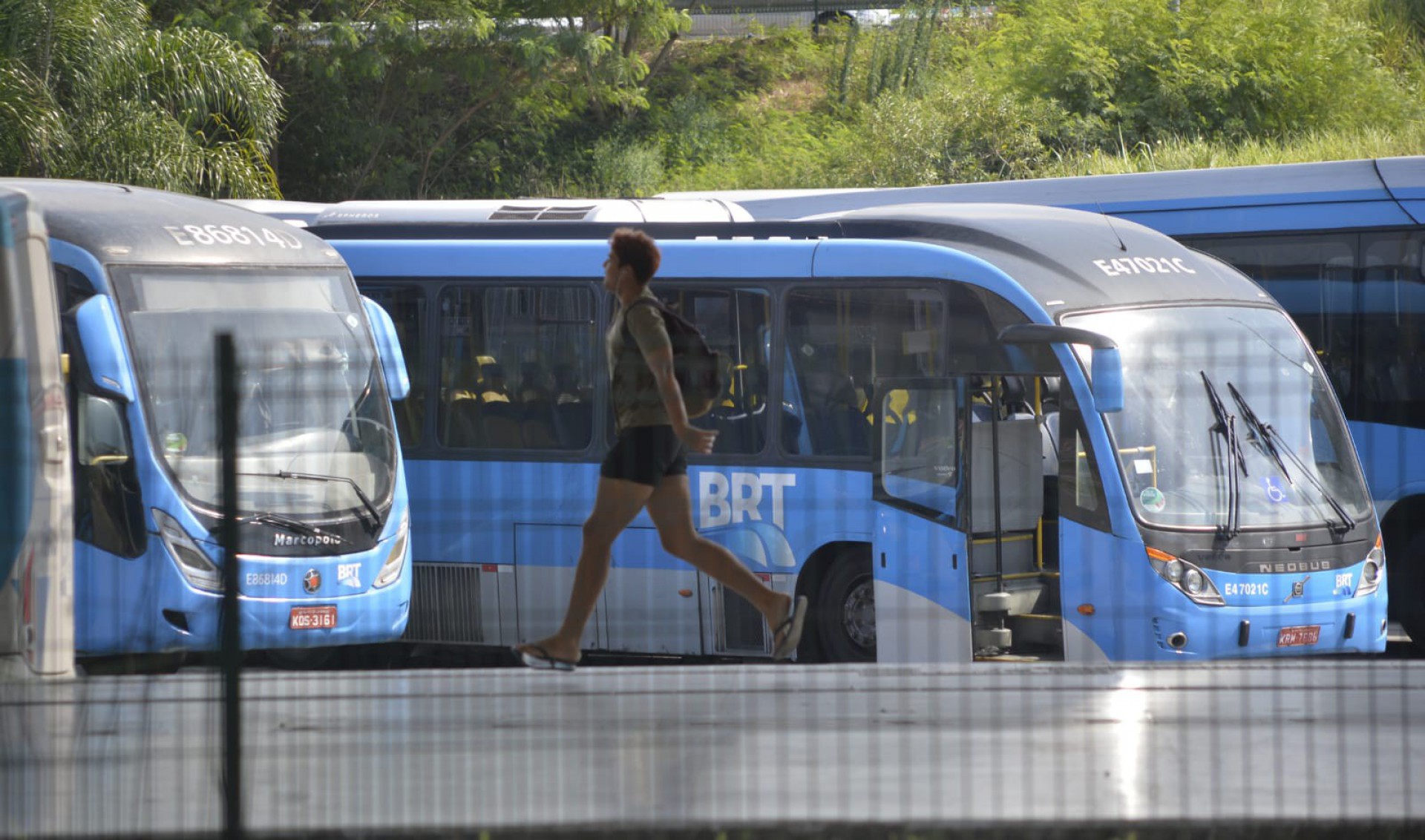 Ônibus do BRT estacionados no Terminal Alvorada.  - FÁBIO COSTA/AGÊNCIA O DIA