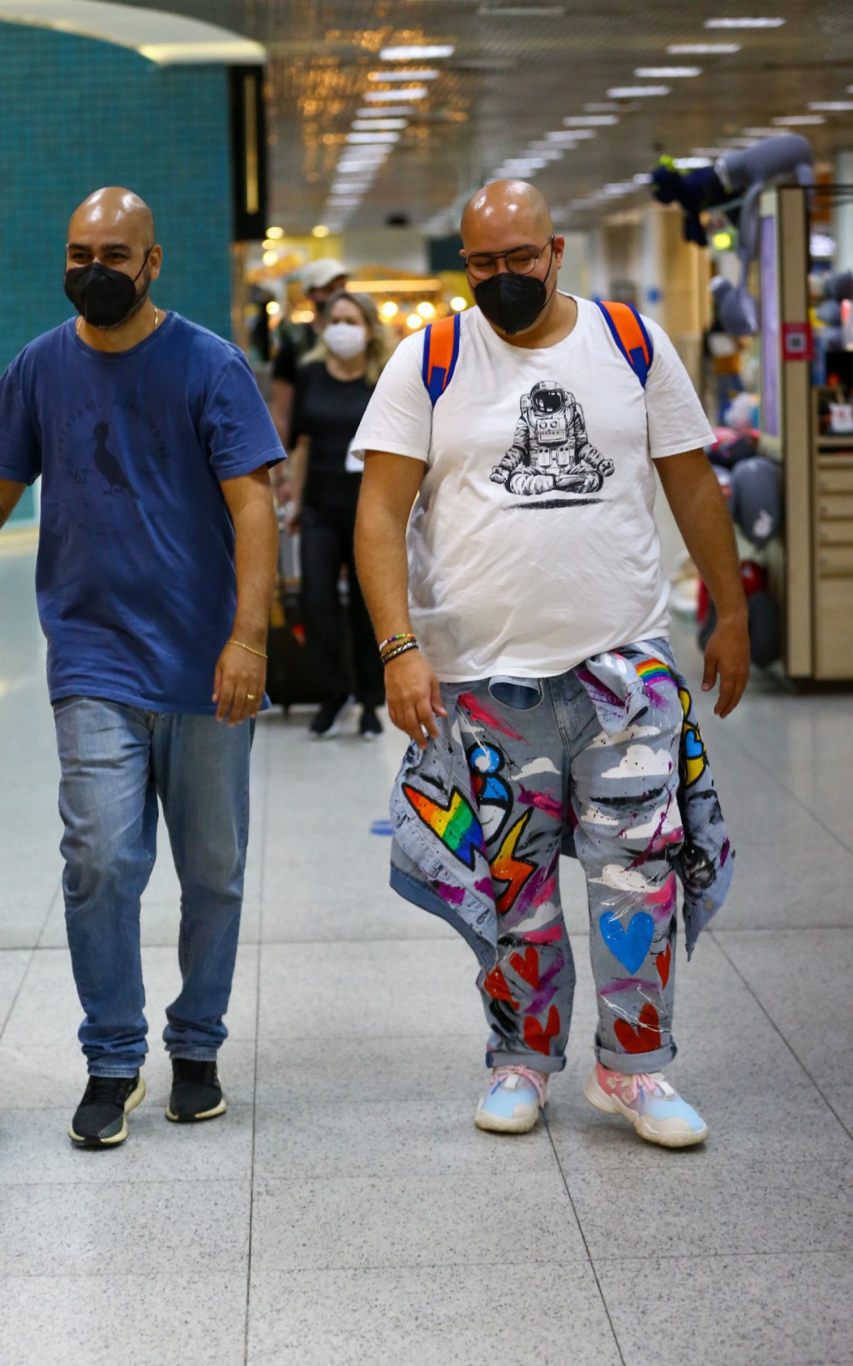 Tiago Abravanel embarca no aeroporto Santos Dumont