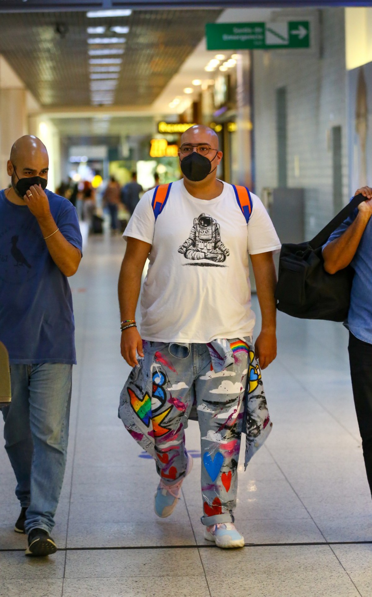 Tiago Abravanel embarca no aeroporto Santos Dumont