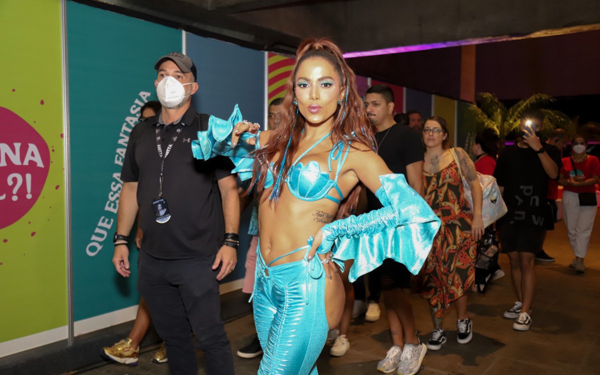 Anitta faz show no evento CarnaRildy, no Riocentro