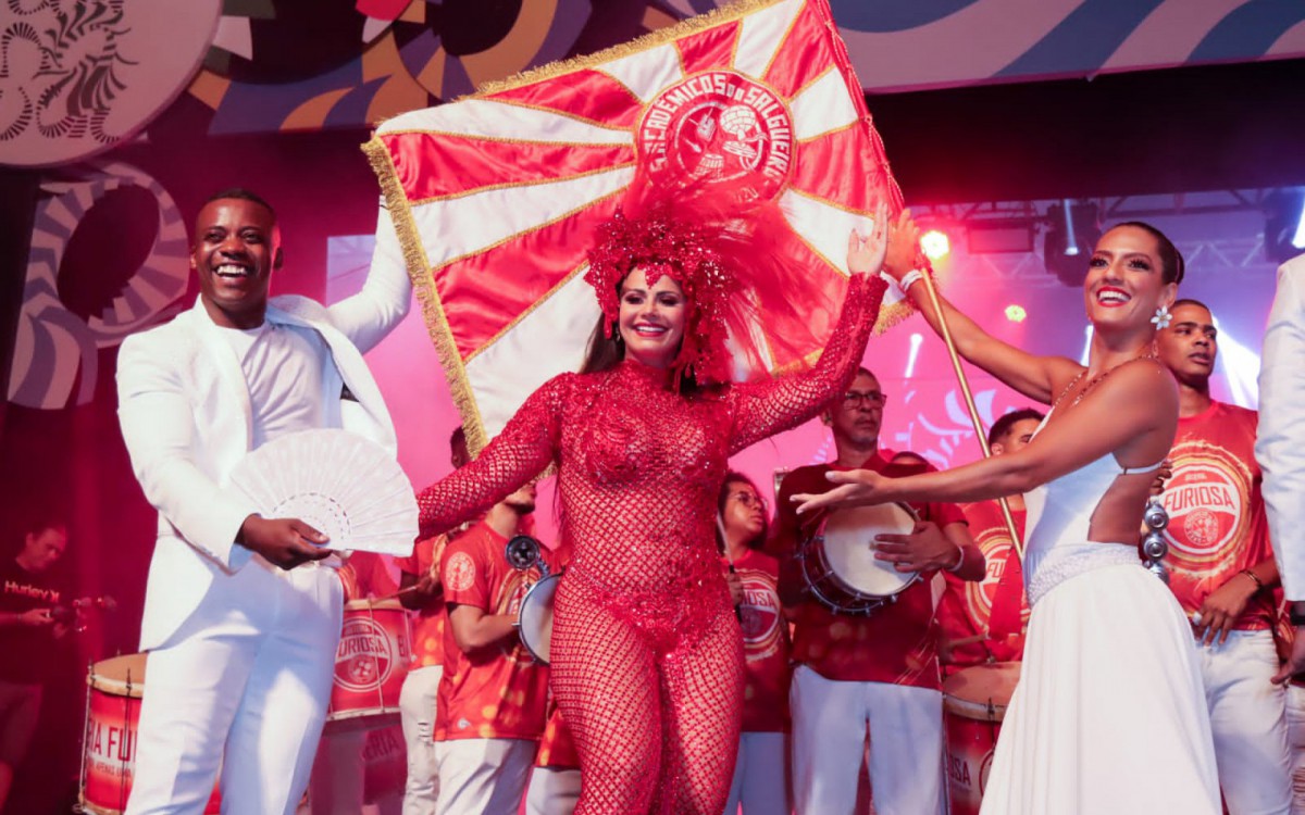 Viviane Araújo mostra todo seu samba no pé na abertura do Rio Carnaval 2022 - Thiago Mattos/ Ag. News