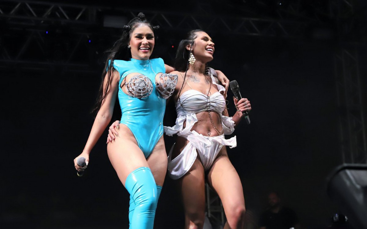 Flay se apresenta no Bloco da Pocah