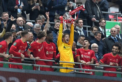Liverpool vence Chelsea nos pênaltis e se torna maior campeão da Copa da Liga