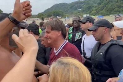 Passeio de jet ski e jantar marcam primeiro dia do carnaval de Bolsonaro