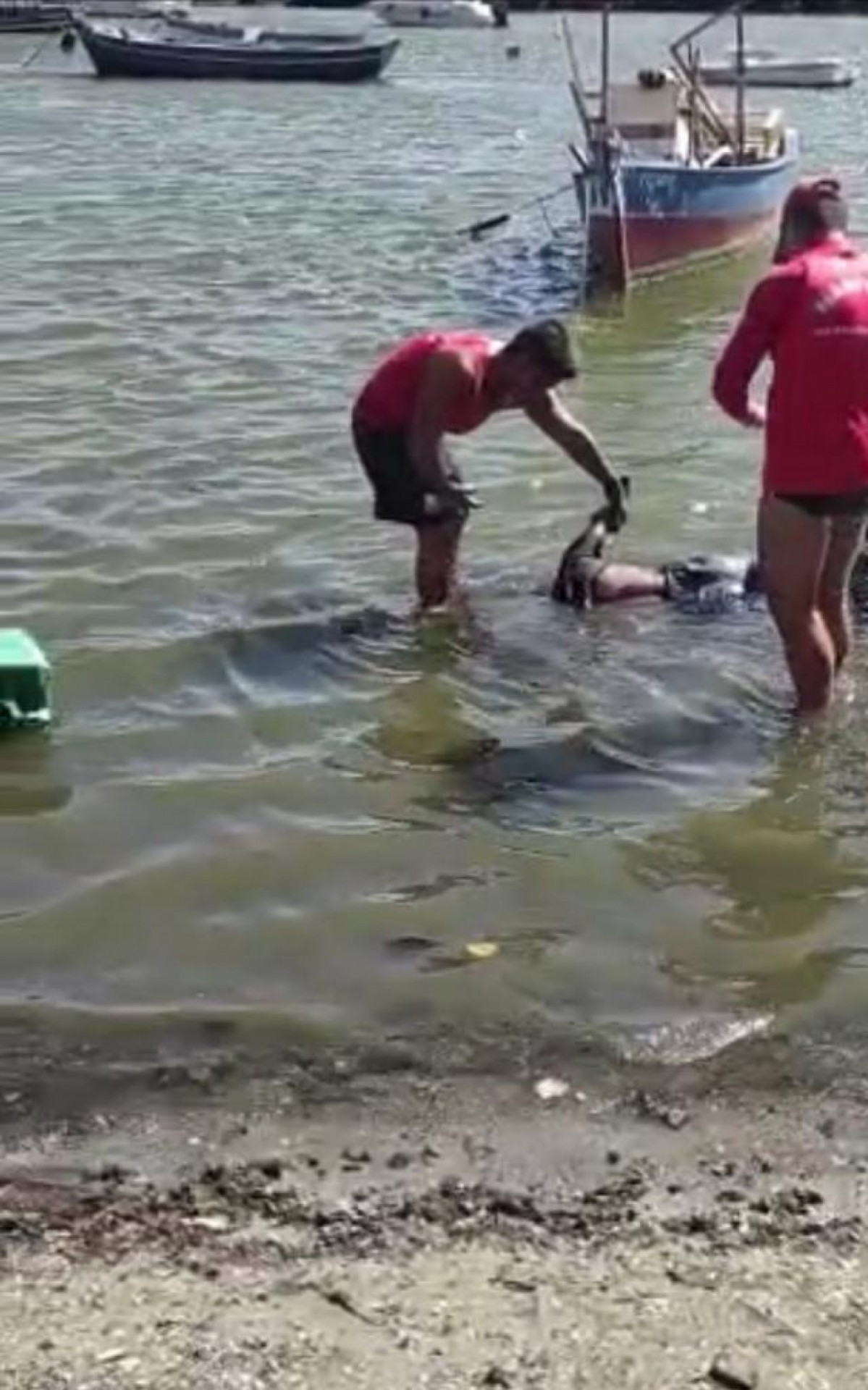 Bombeiros estiveram no local para remover o cad&aacute;ver para o IML