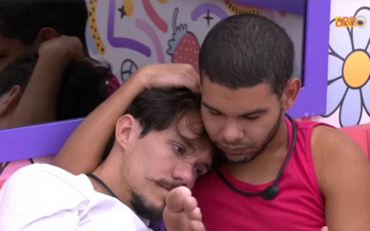 Eli e Vyni choram após não cumprirem combinado e não votarem em DG - Reprodução