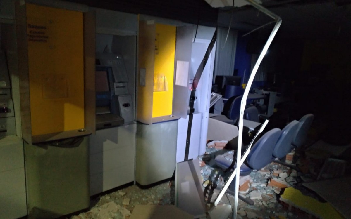 Explosivos colocados por assaltantes destru&iacute;ram interior de duas ag&ecirc;ncias em Quatis