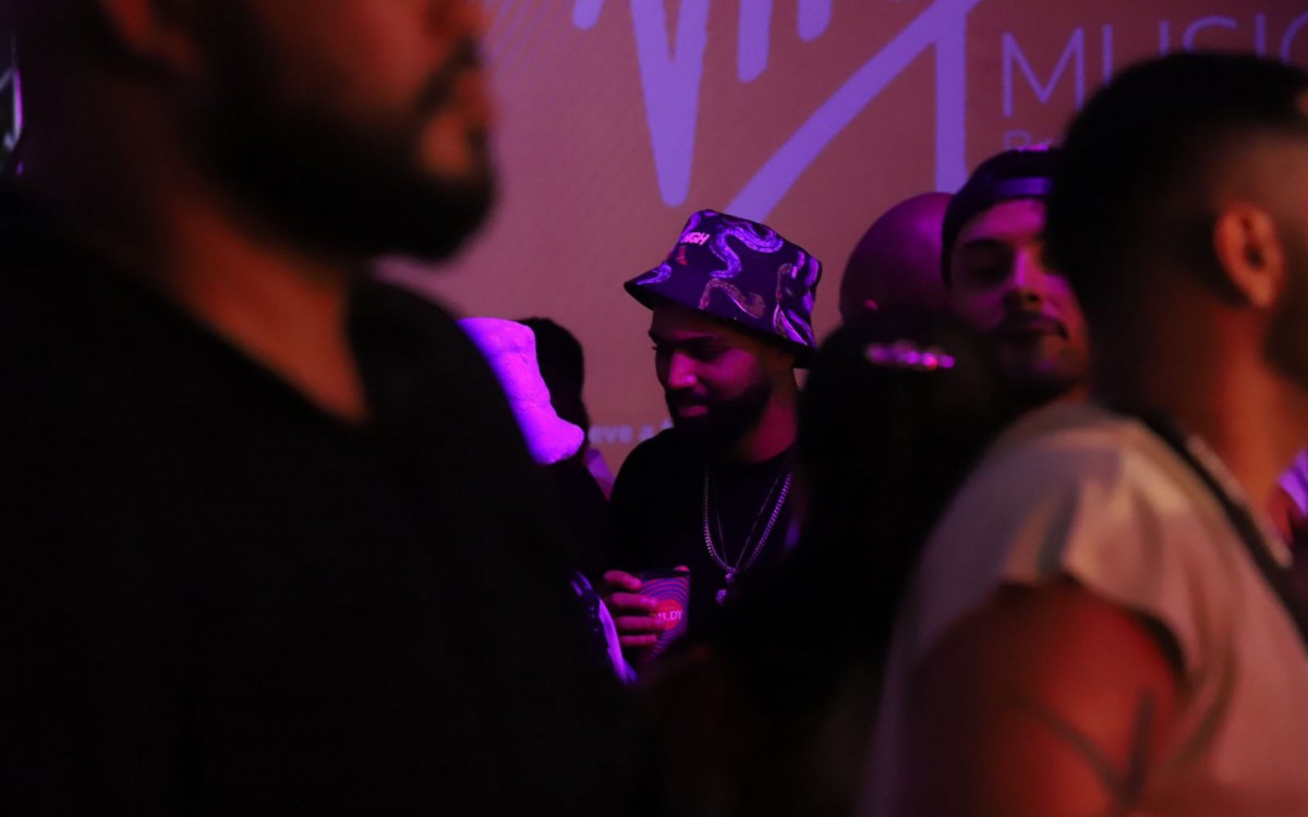 Gabigol e Rafaella Santos, irm&atilde; de Neymar, se reencontram em evento de Carnaval no Rio