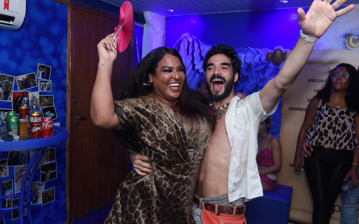 Caio Blat, Pipa Brasey se divertem ao som de Alcione