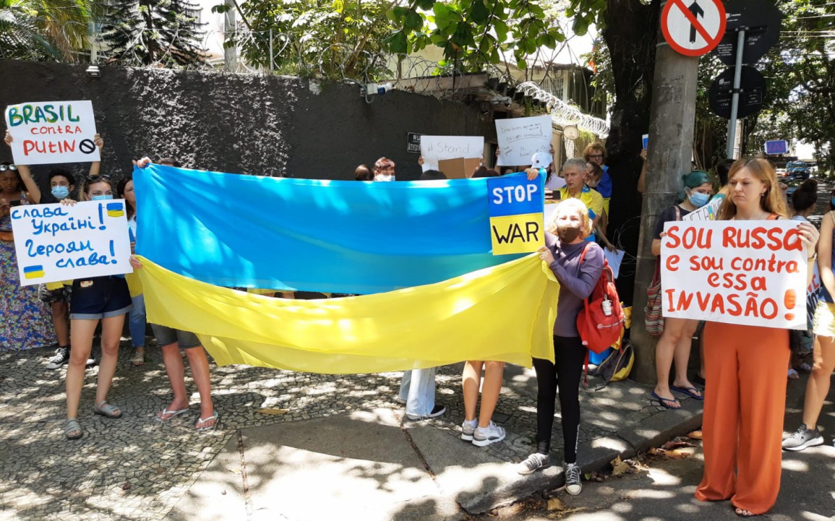 Ato reuniu manifestantes em frente ao consulado da Rússia no Rio

 - Arquivo Pessoal
