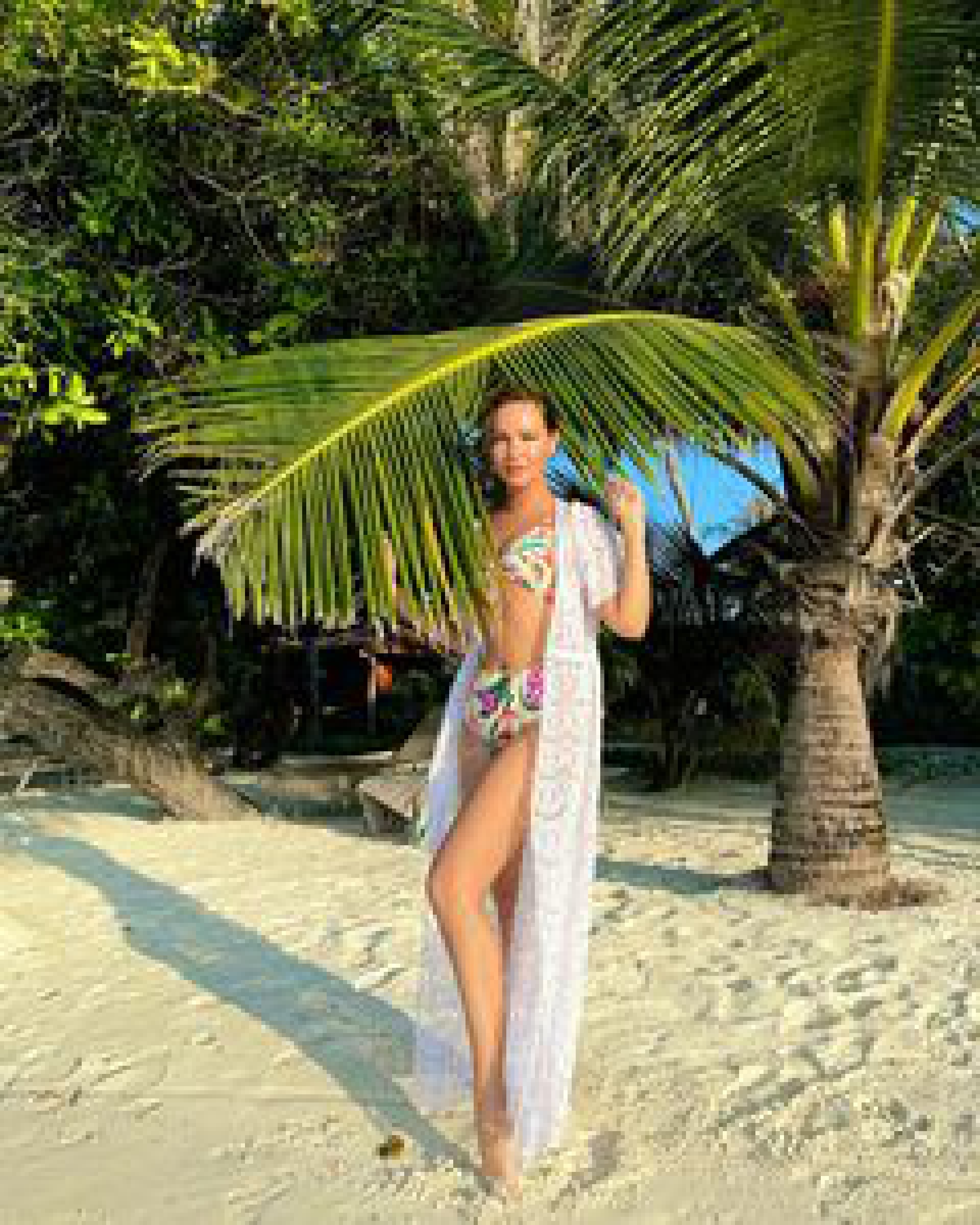 Ex-miss Ucrânia posa com armas e chama civis para resistência - Reprodução Instagram