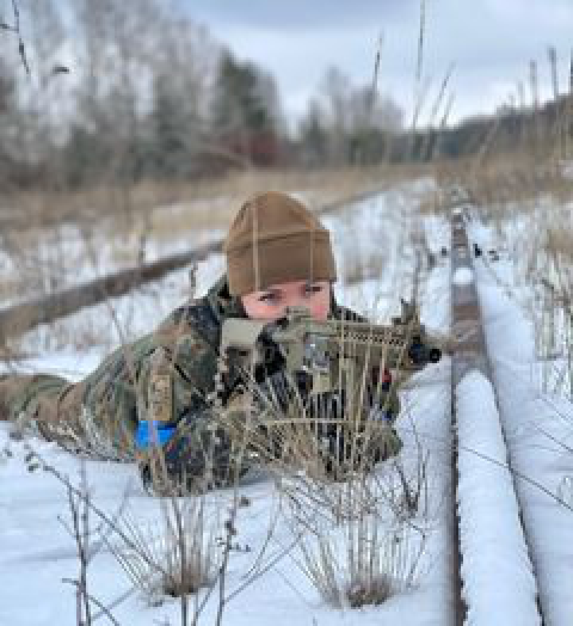 Ex-miss Ucrânia posa com armas e chama civis para resistência - Reprodução Instagram