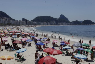 Selo de desaprovação para bares que ocupam toda a calçada em Copa