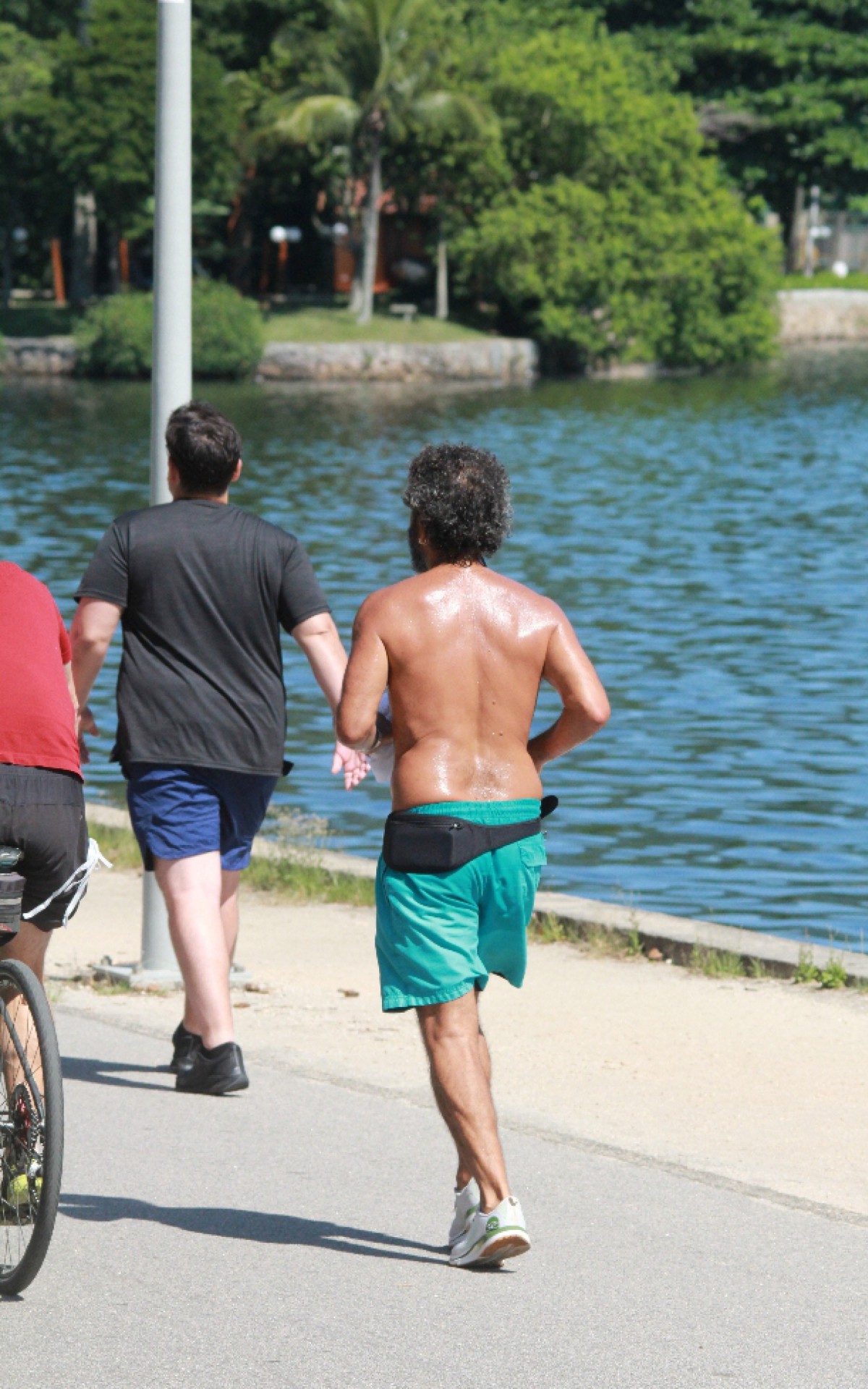 Marcos Palmeira corre na Lagoa Rodrigo de Freitas, na Zona Sul do Rio