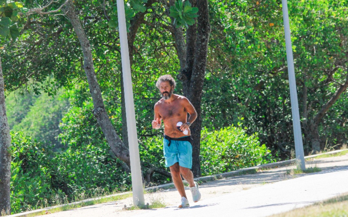 Marcos Palmeira corre na Lagoa Rodrigo de Freitas, na Zona Sul do Rio