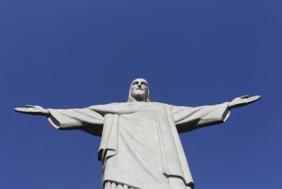 Em celebração ao Dia Mundial das Doenças Raras, governo do Rio ilumina monumentos e promove missa no Cristo Redentor 