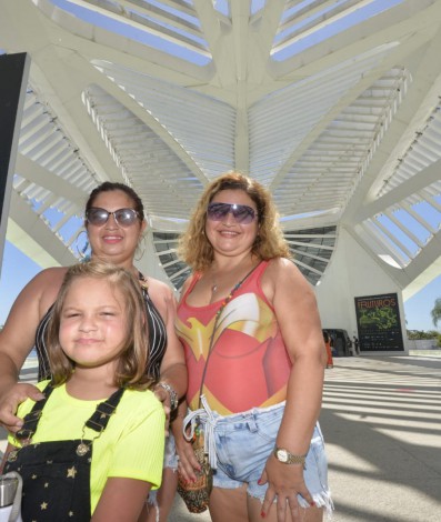Cariocas e turistas buscaram descanso na Zona Portuária do Rio - Fabio Costa/Agência O Dia