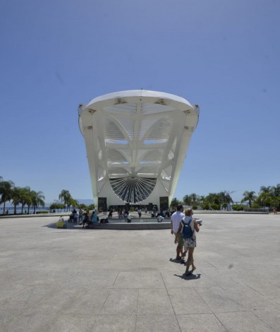 Cariocas e turistas buscaram descanso na Zona Portuária do Rio - Fabio Costa/Agência O Dia
