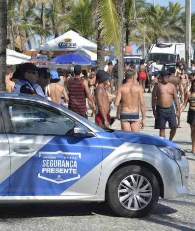 Policialmente na Praia do Arpoador foi reforçado nesta terça-feira (1) - Fabio Costa/Agência O Dia