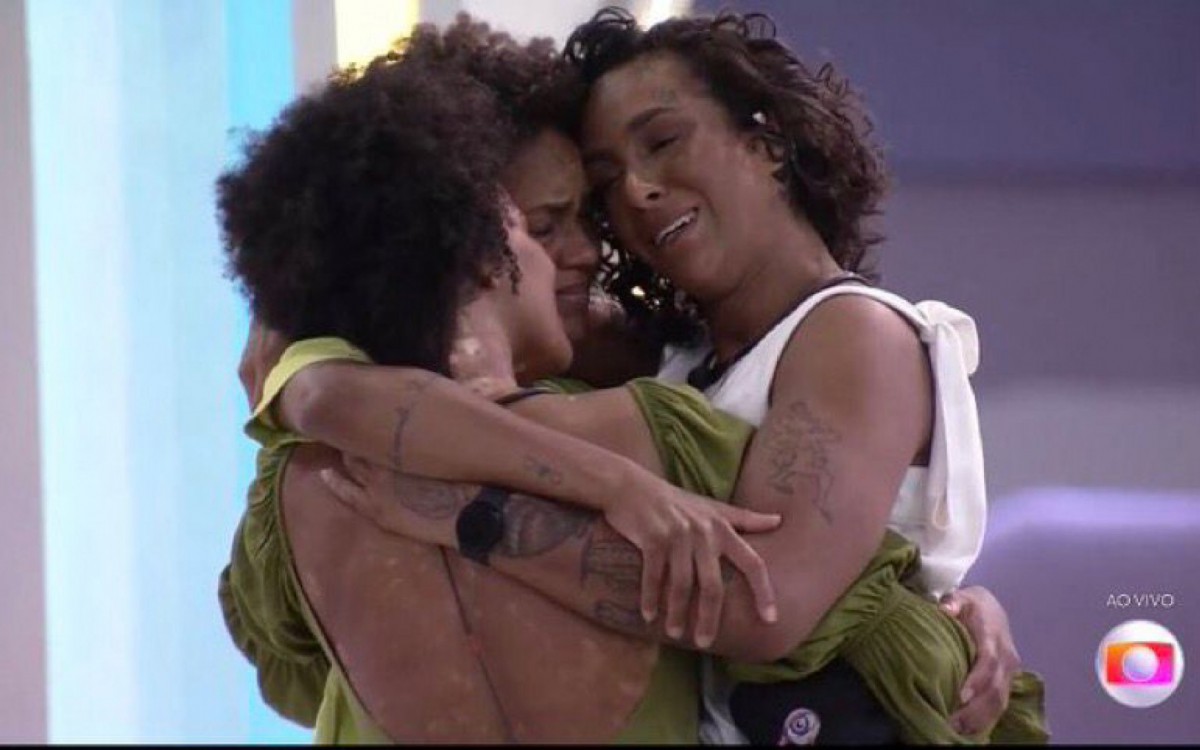 Natália, Jessilane e Linn estavam bem após o paredão desta terça-feira - Reprodução