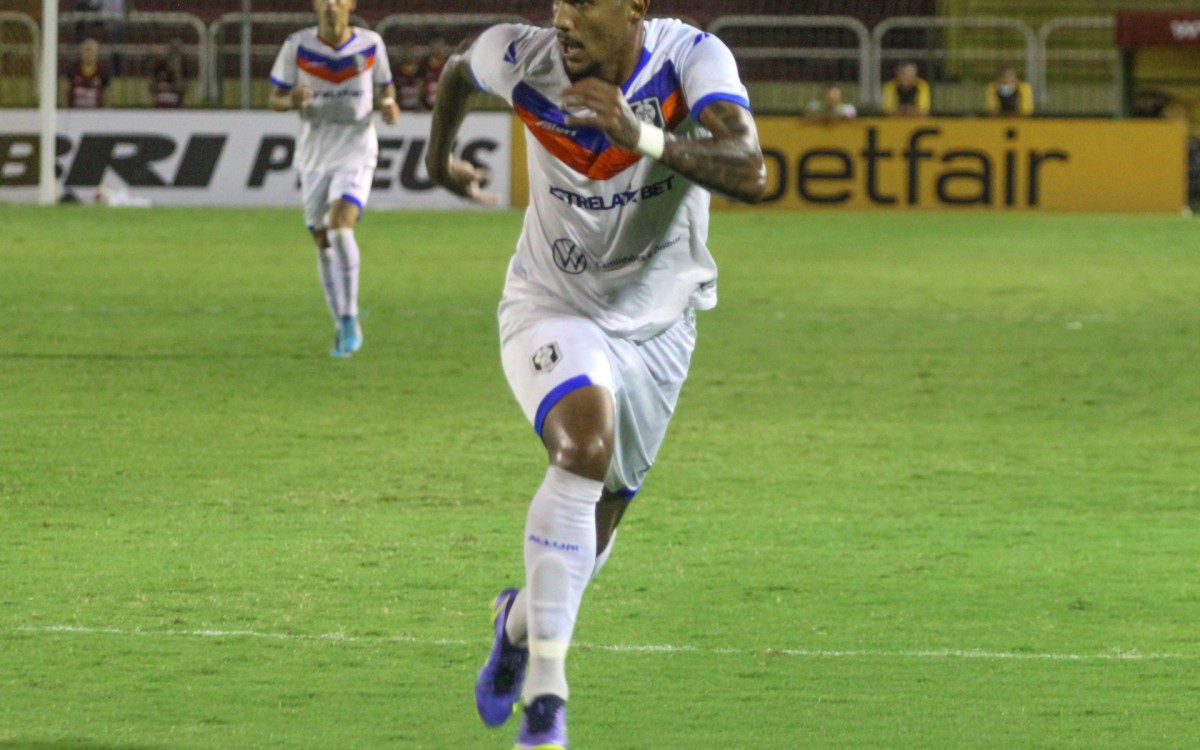  Resende se firma na quinta coloca&ccedil;&atilde;o da Ta&ccedil;a Guanabara com 12 pontos