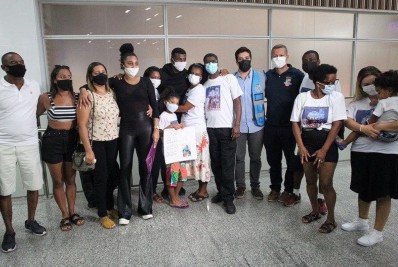 Atacante brasileiro chega ao Rio ao lado de namorada e relata jornada e terror para deixar Ucrânia