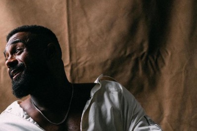 Baco Exu do Blues 'causa' término de noivado após tirar foto com fã 